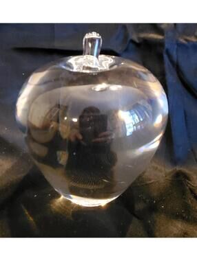 SIGNED VTG life-sized apple shaped Steuben crystal clear glass apple paperweight